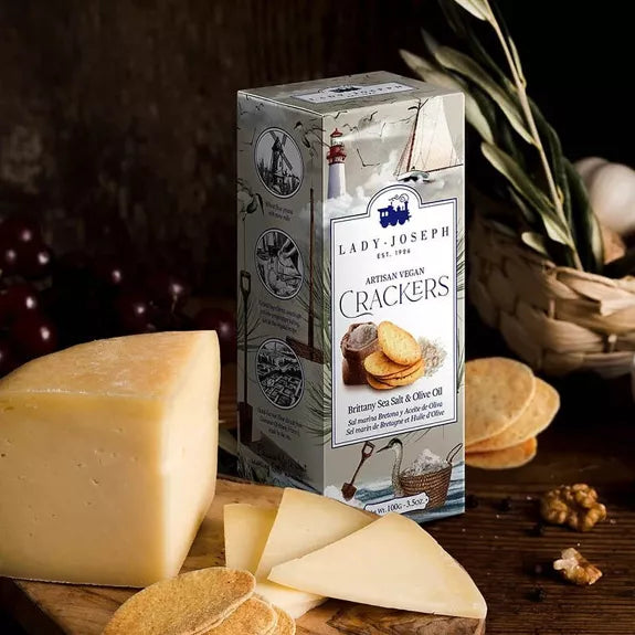 Artisan vegan crackers made with Guérande sea salt (France) and olive oil