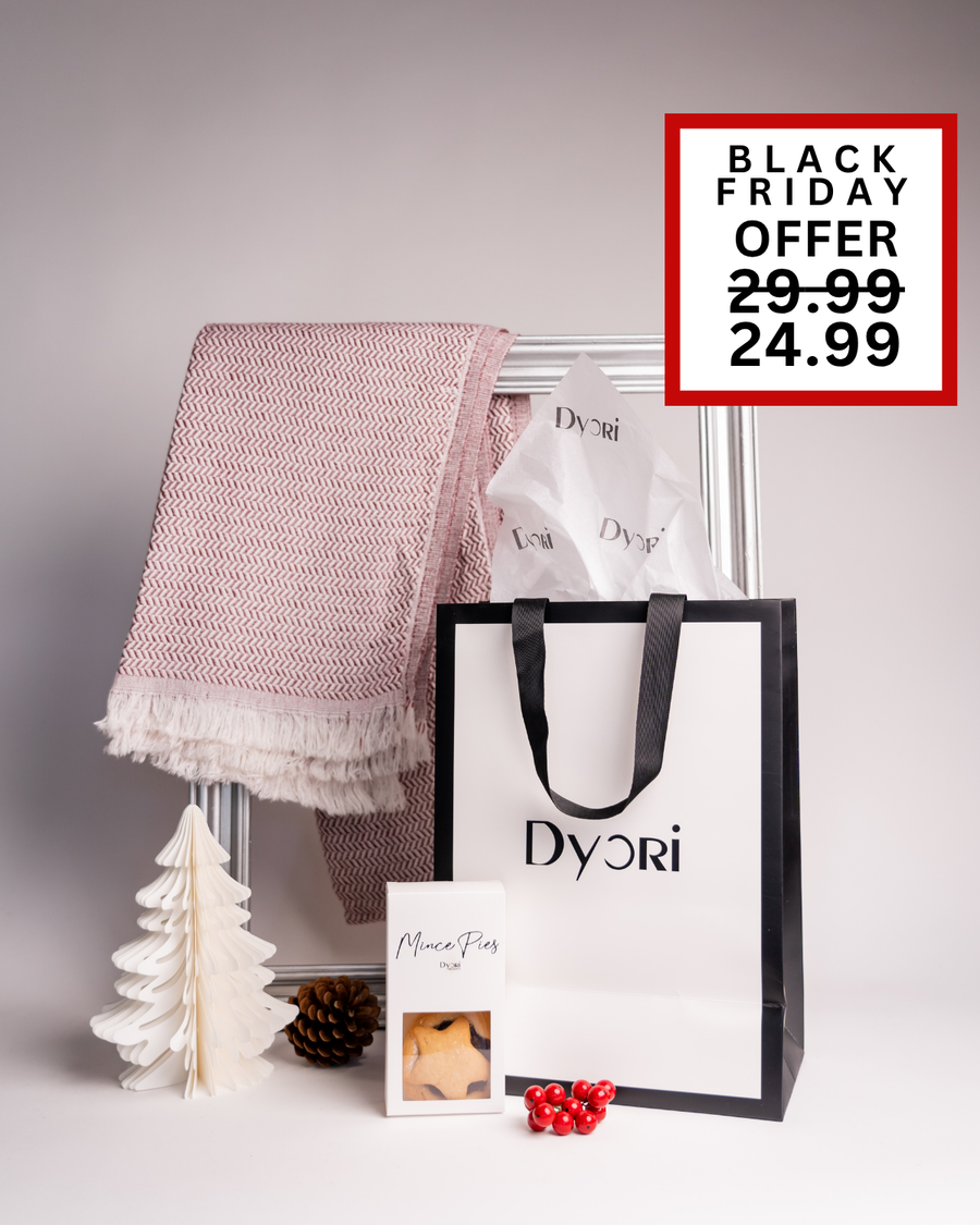 Soft blush pink herringbone throw, presented with Dyori’s signature gift bag and mince pies. Perfect as a cozy luxury Christmas gift set in Malta. Black Friday price: €24.99 (was €29.99).