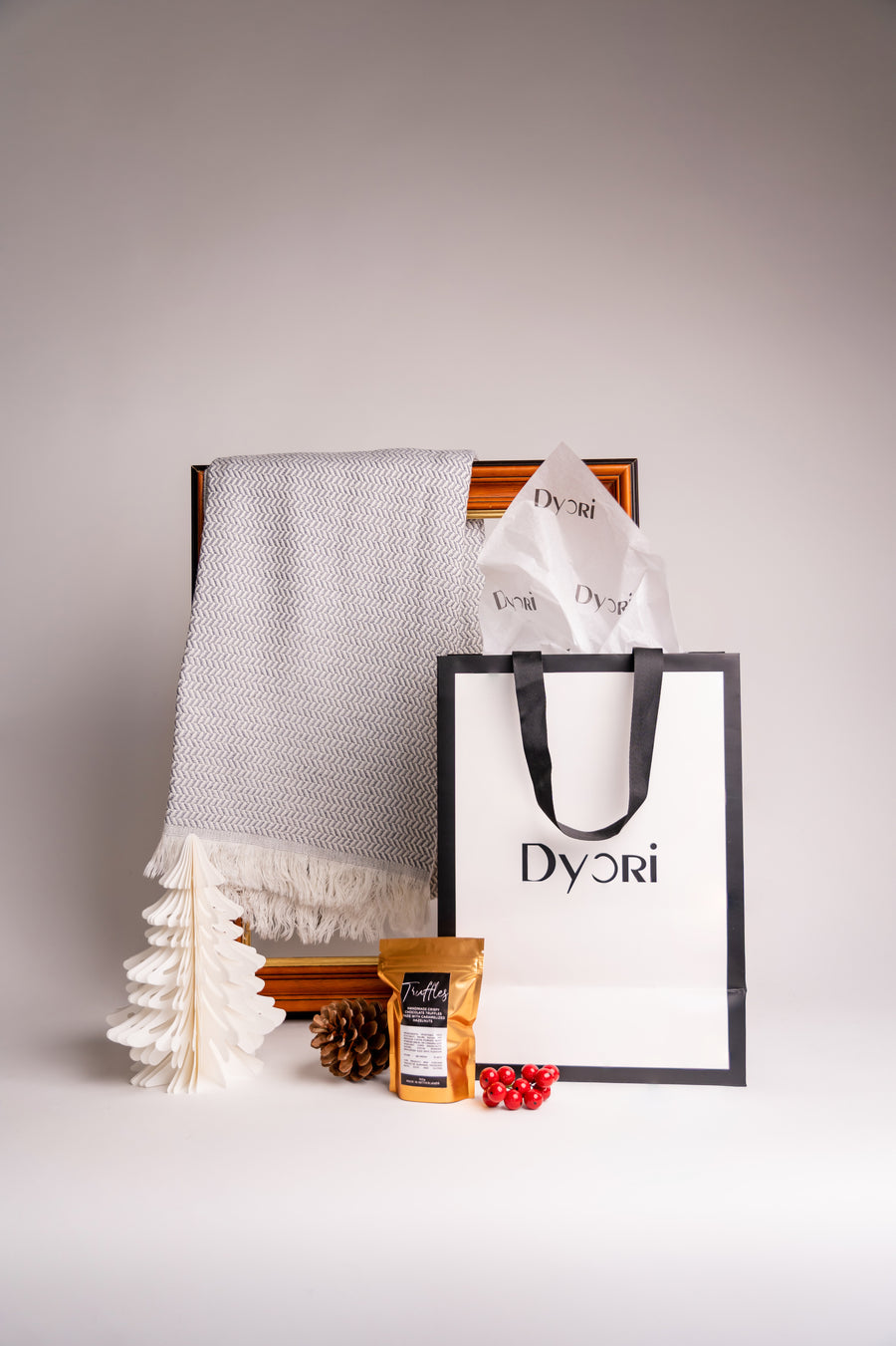 Dyori Frost Grey Bamboo and Cotton Shawl – Elegant light grey and ivory Turkish shawl with a soft woven pattern and fringe ends, ideal for layering or gifting this winte