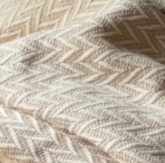 Dyori Oatmeal Weave Turkish Cotton Throw – 100% cotton blanket in soft beige and cream chevron pattern, handwoven in Turkey for a naturally elegant and cozy finish.