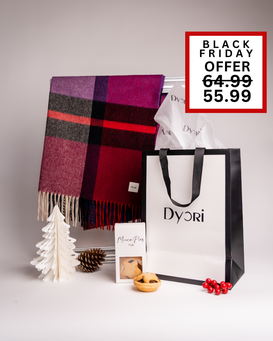 This bold plaid scarf and buttery mince pies presented in a Dyori bag make a sophisticated Christmas gift. A festive choice for her or him, ideal for seasonal delivery in Malta.