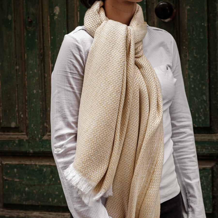 Christmas Luxury Shawl & Jewellery Gift Set Malta – Manganari Shawl, Clover Bracelet & Gourmet Jam | Christmas Gifts for Her