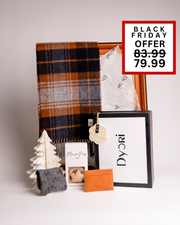 A stylish and practical men’s luxury Christmas gift set by Dyori, featuring a warm plaid scarf, premium leather card holder, festive socks, and mince pies. Perfect for the modern gentleman – available during the Black Friday event in Malta.