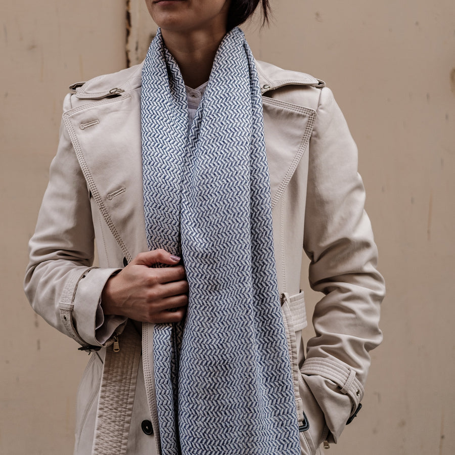 Dyori Ocean Mist Bamboo and Cotton Shawl – Soft blue and white woven Turkish shawl with a delicate herringbone pattern and fringe ends, lightweight and perfect for year-round layering or gifting