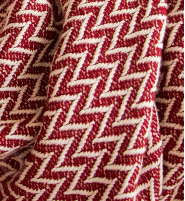 Dyori Crimson Weave Turkish Cotton Throw – 100% cotton blanket with a rich crimson red and cream chevron pattern, artisanally crafted in Turkey for a luxurious and cozy finish.