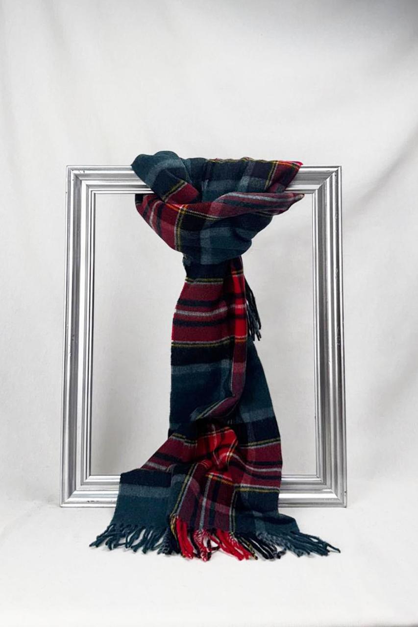 Elegant tartan-style Merino wool scarf combining warmth and sophistication, ideal as a teacher’s gift, men’s or women’s present, or part of a corporate gift hamper in Malta.