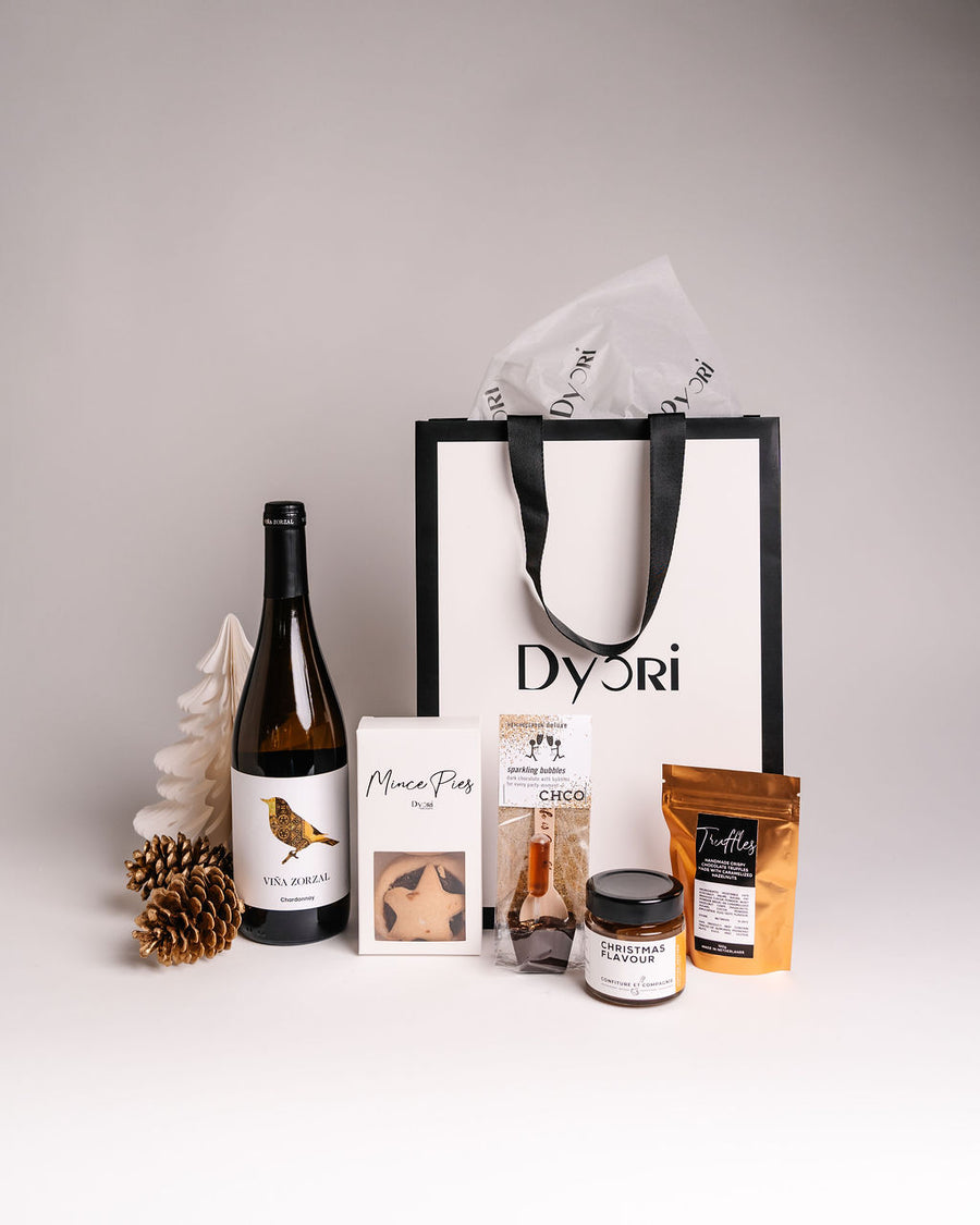 Dyori corporate gift set with white wine, mince pies, chocolate stirrer, Christmas jam, truffles and premium gift bag – perfect for bulk corporate orders in Malta