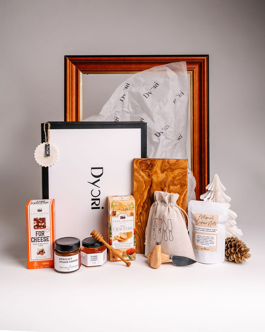 Dyori luxury corporate gift hamper with olive wood cheese board, cheese knives, gourmet crackers, artisanal nuts, honey, chutney and gift box – premium corporate gifts in Malta